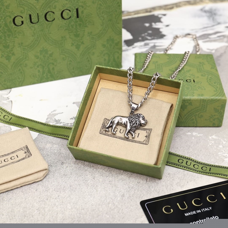 G*u*i necklaces